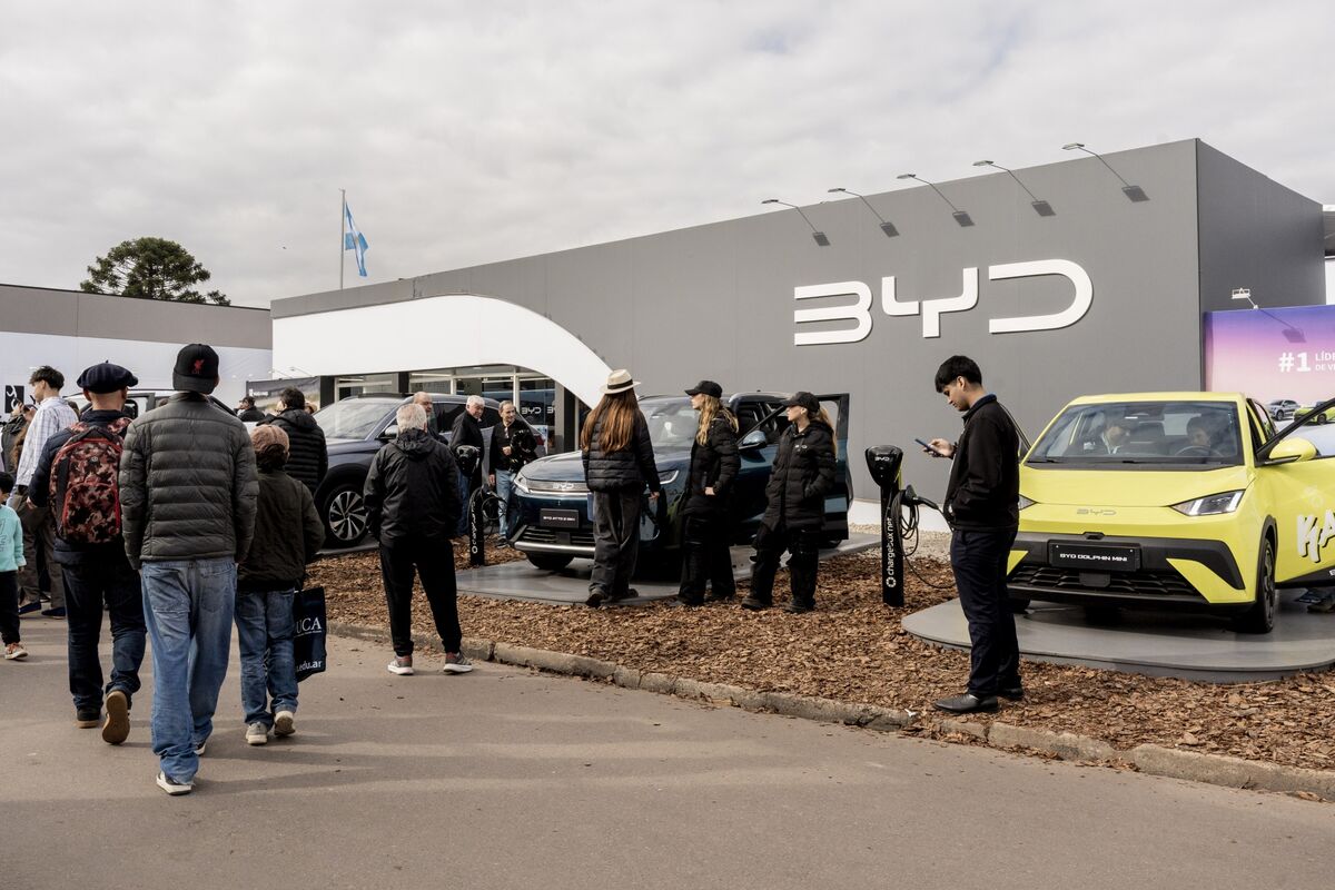 bloomberg.com - Jonathan Gilbert - Chinese EVs Are Everywhere in Argentina Despite Milei's MAGA Ties