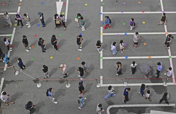 South Korea Covid Cases Still Surging Ahead of Curbs in Capital