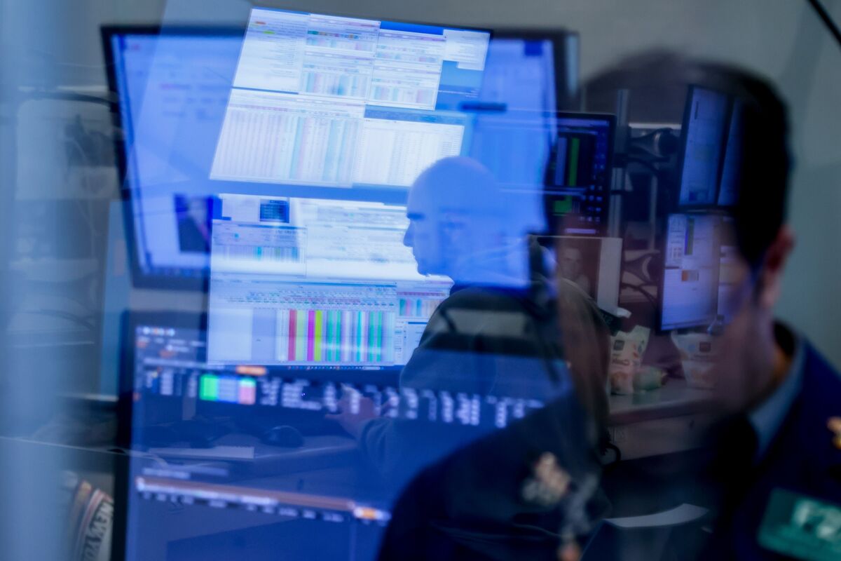 Option Traders Chasing Torrid Stock Rally Turn Focus to Earnings