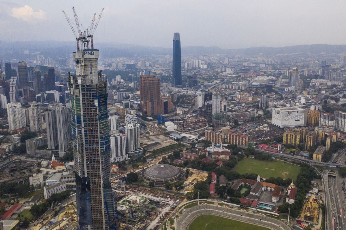 Second Tallest Building in the World: Malaysias Merdeka 118 Tower Gets  Spire - Bloomberg