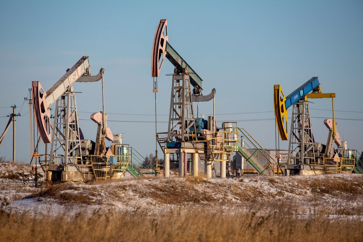 bloomberg.com - Russia Cuts Oil Drilling as Money Dries Up, With Output at Risk