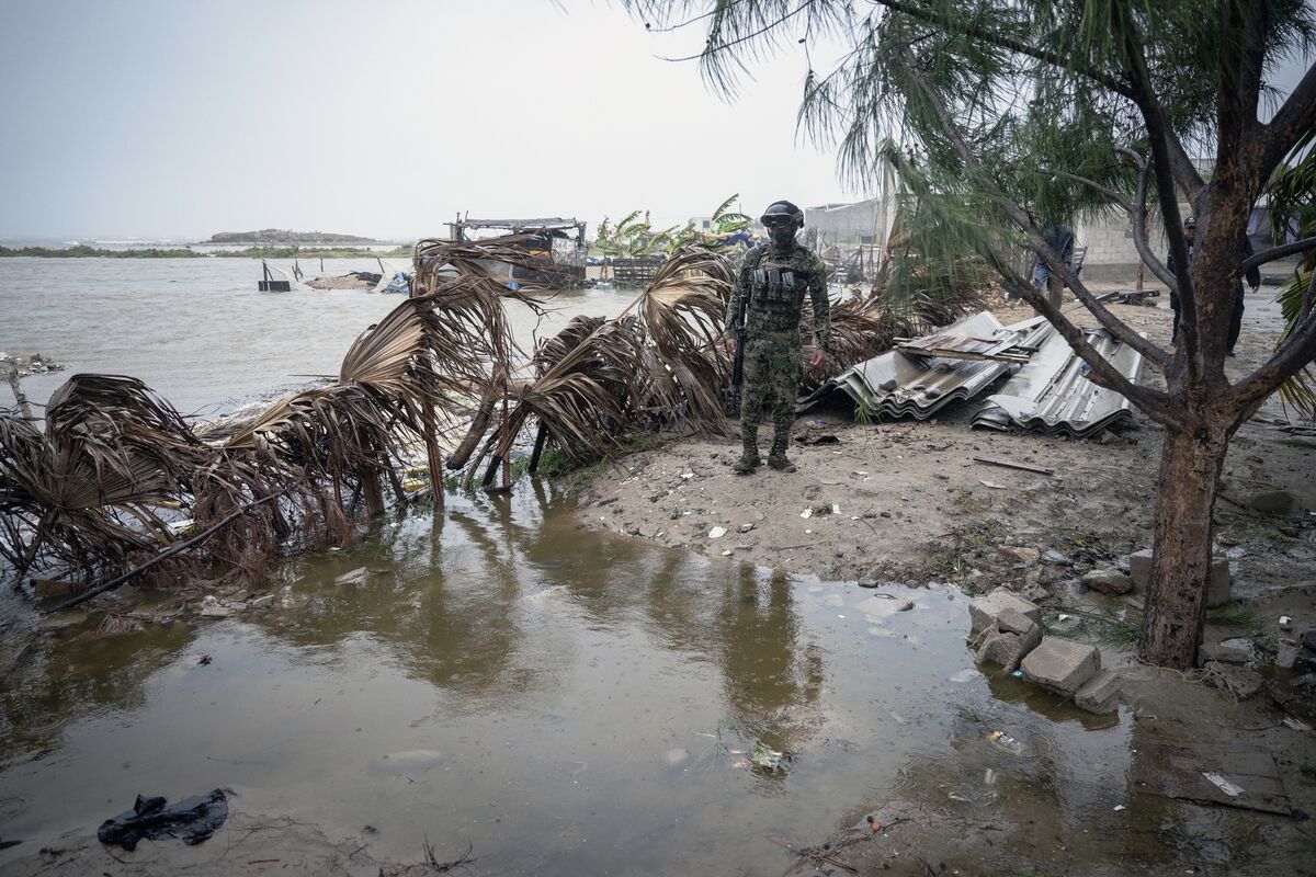 Flood Watches Stretch From Phoenix to Dallas on Polo Remnants