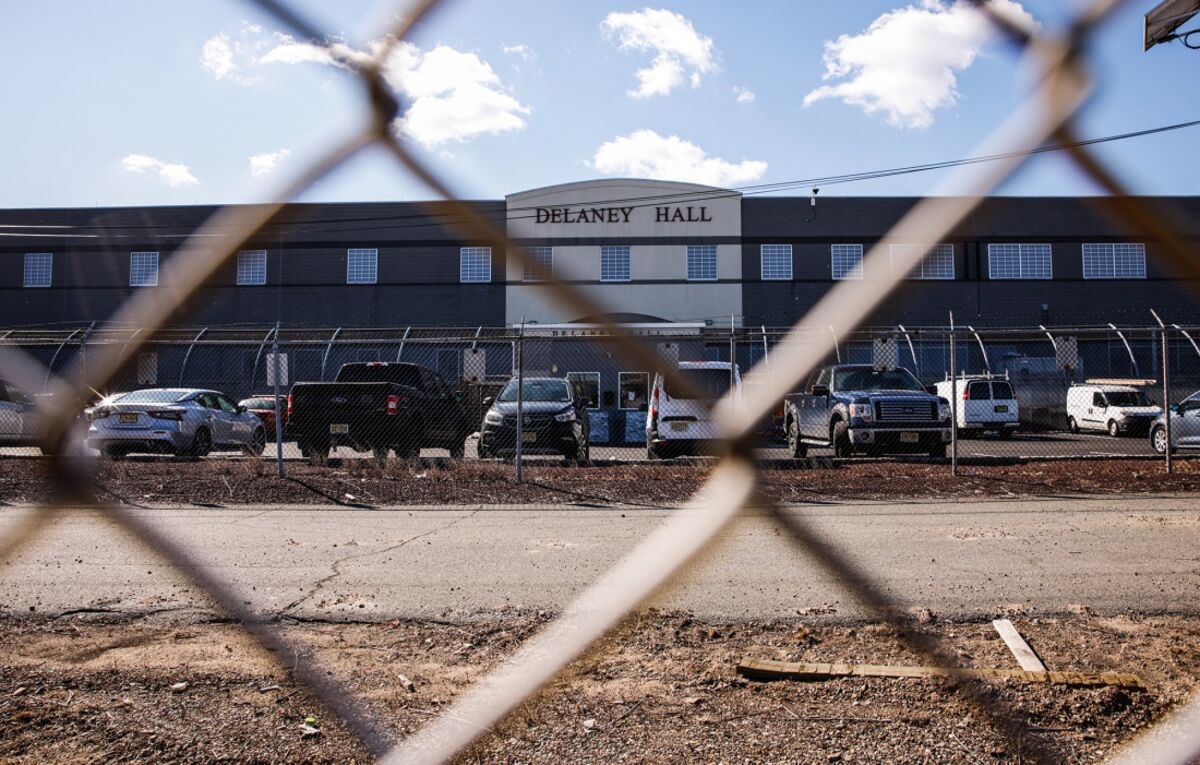 🟪"Fuga da Centro di Detenzione a Newark: Quattro Persone in Libertà"