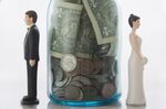 relates to 恋よりお金、米富裕層のパートナー選び