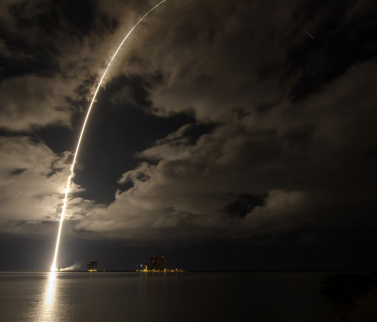 NASA's Asteroid Hunter Lucy Soars Into Sky With Diamonds - Bloomberg