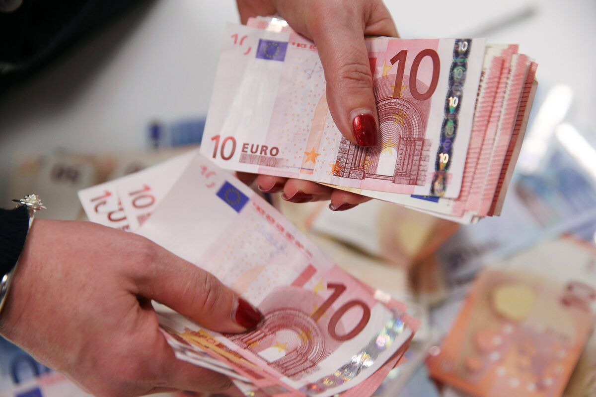 World’s Fourth-Biggest Currency Trader Sees Euro Decline ...