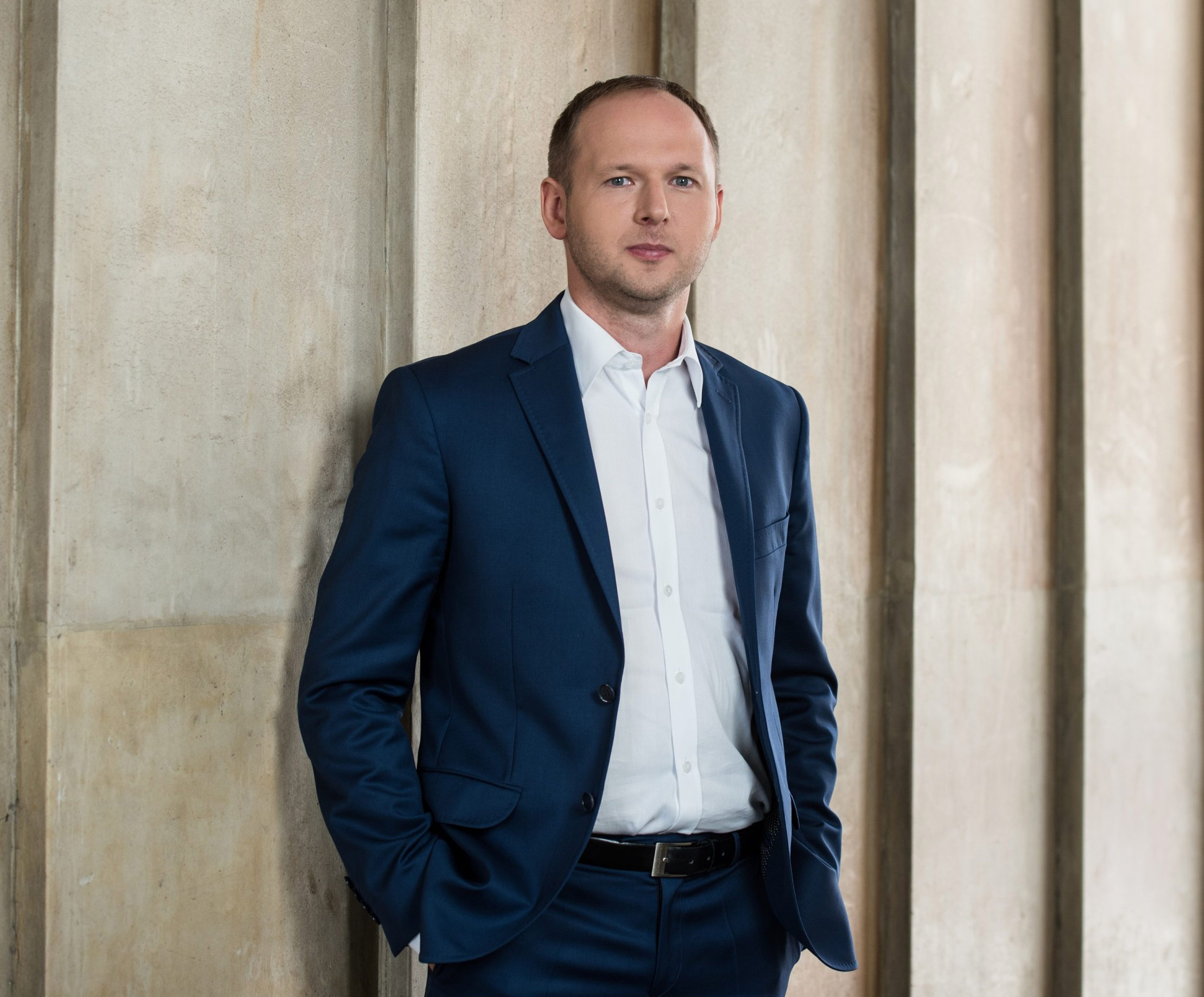 Poland Detains ExBanking Regulator Chief on Corruption Charges Bloomberg