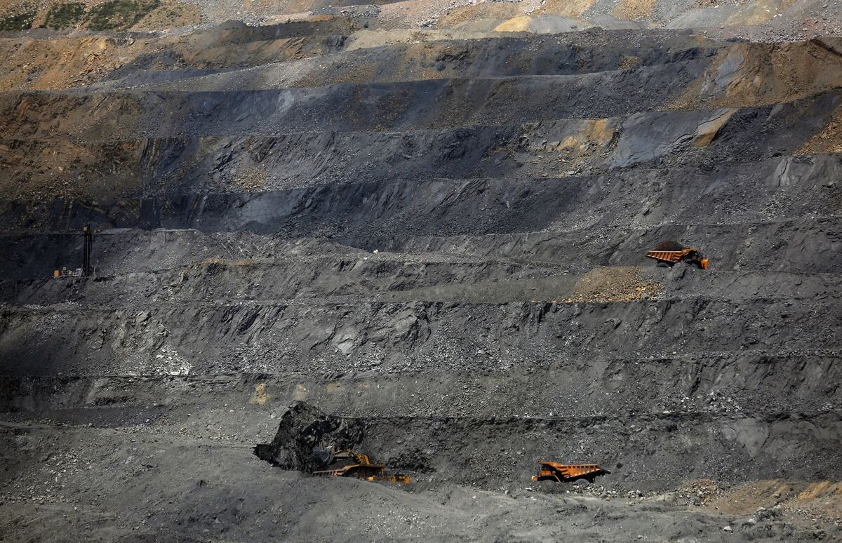 China’s Giant Iron Ore Trader Expands Clout Selling Vale Cargoes