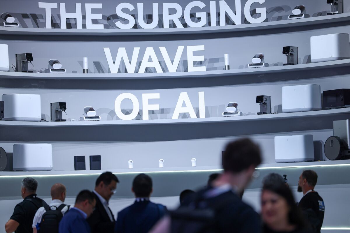 Trump Doesn’t Like Anthropic CEO Amodei’s Plan to Slow AI: Big Take Podcast