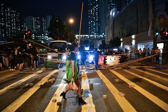Subway System to Shut Down at 10 p.m. Monday: Hong Kong Update