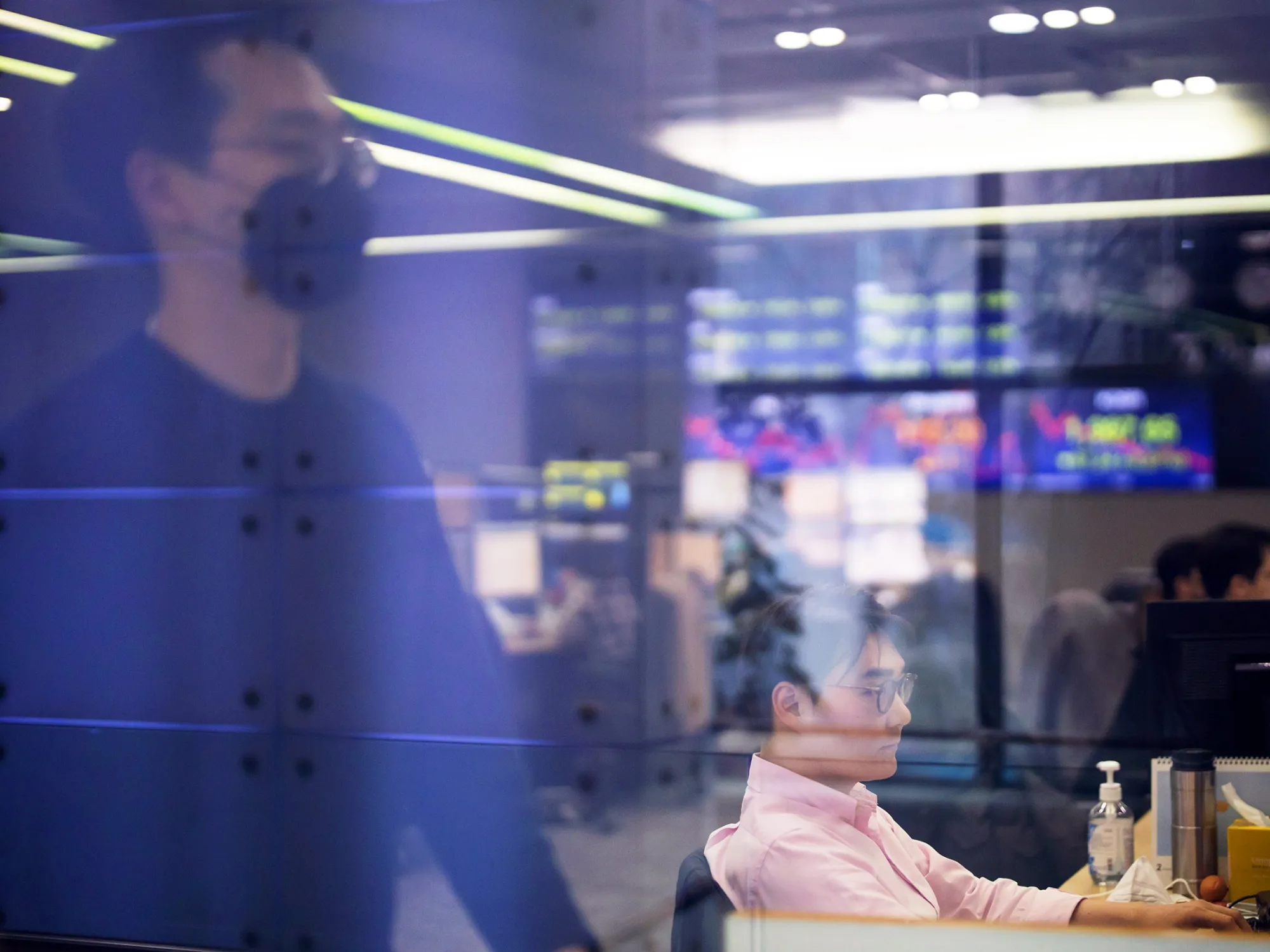 A bank dealing room in&nbsp;South Korea,&nbsp;a couple of weeks before the six-month&nbsp;short selling ban started