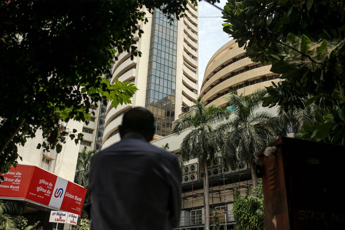 Indian Assets Underperform as Geopolitical Worries Hit Sentiment