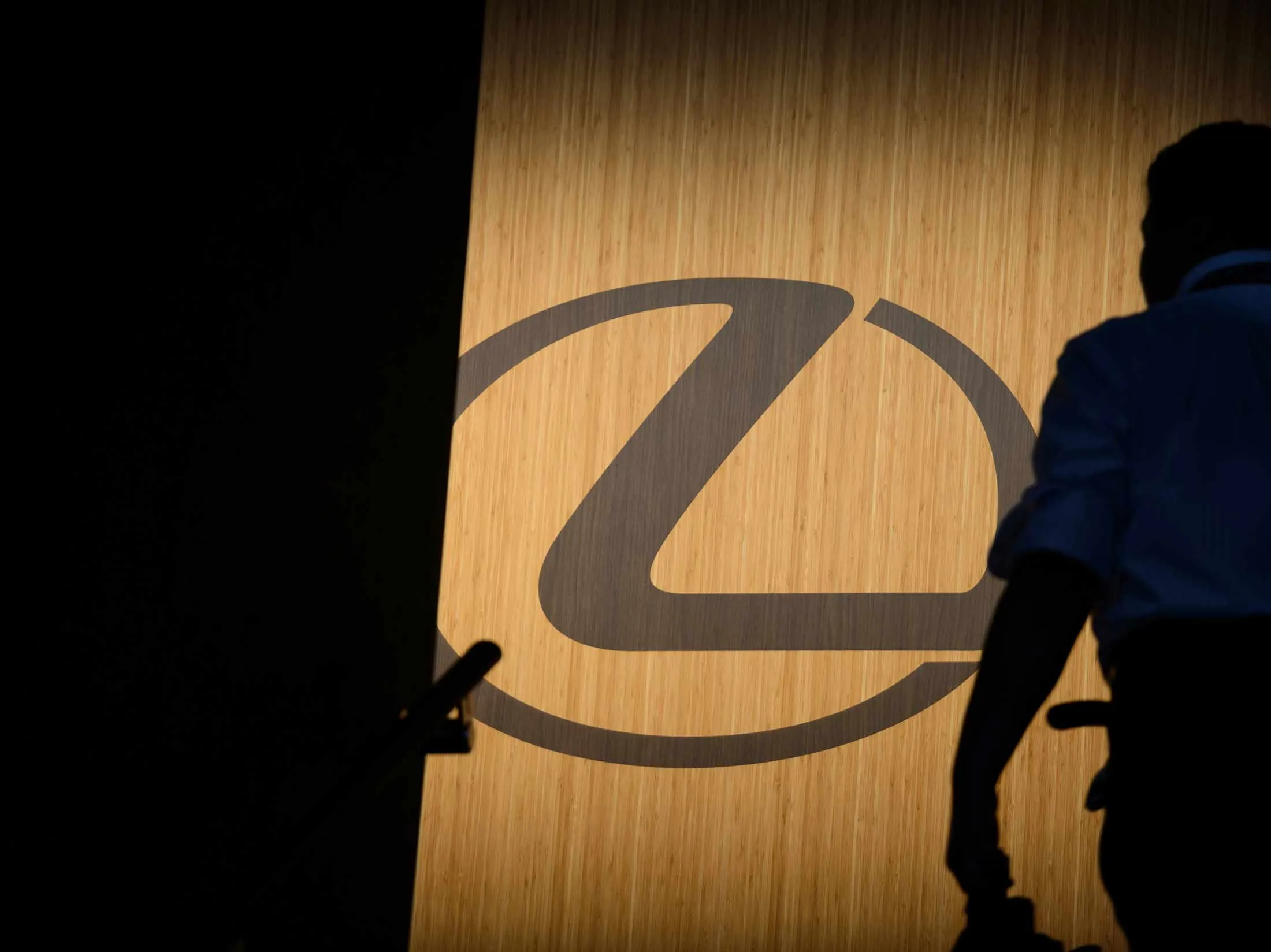 Lexus logo,
