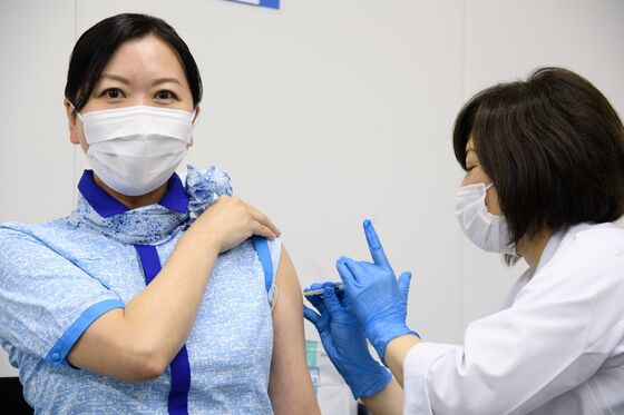 SoftBank, Nomura Tapped to Offer Moderna Shots for Employees