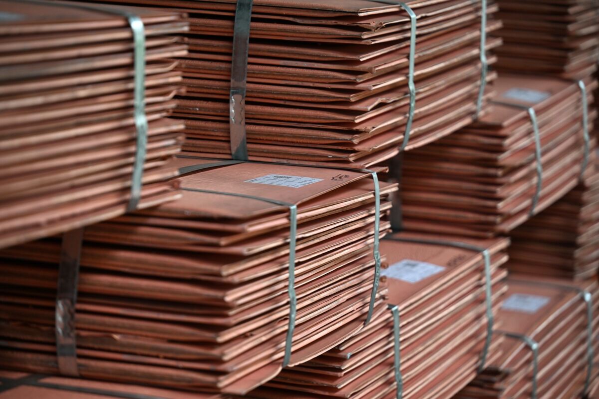 Copper Heads for Third Weekly Decline as Inventories Stack Up Copper Heads for Third Weekly Decline as Inventories Stack Up