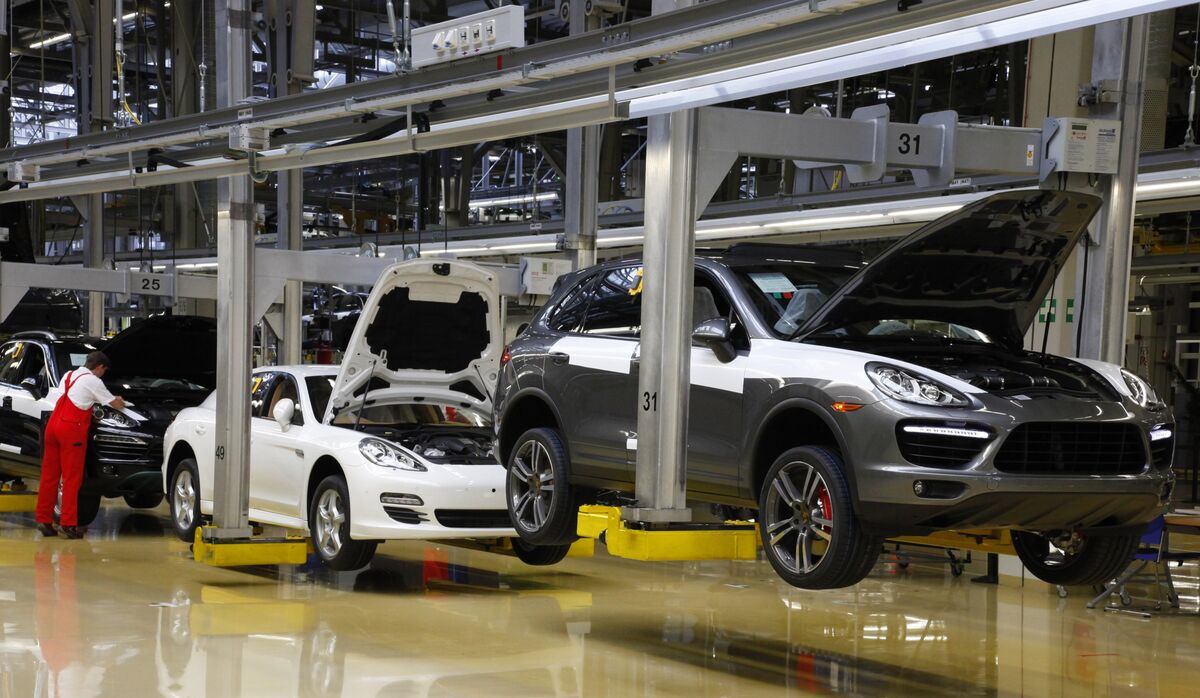 Porsche Plans to Shift Cayenne Production to Leipzig, FAZ Says
