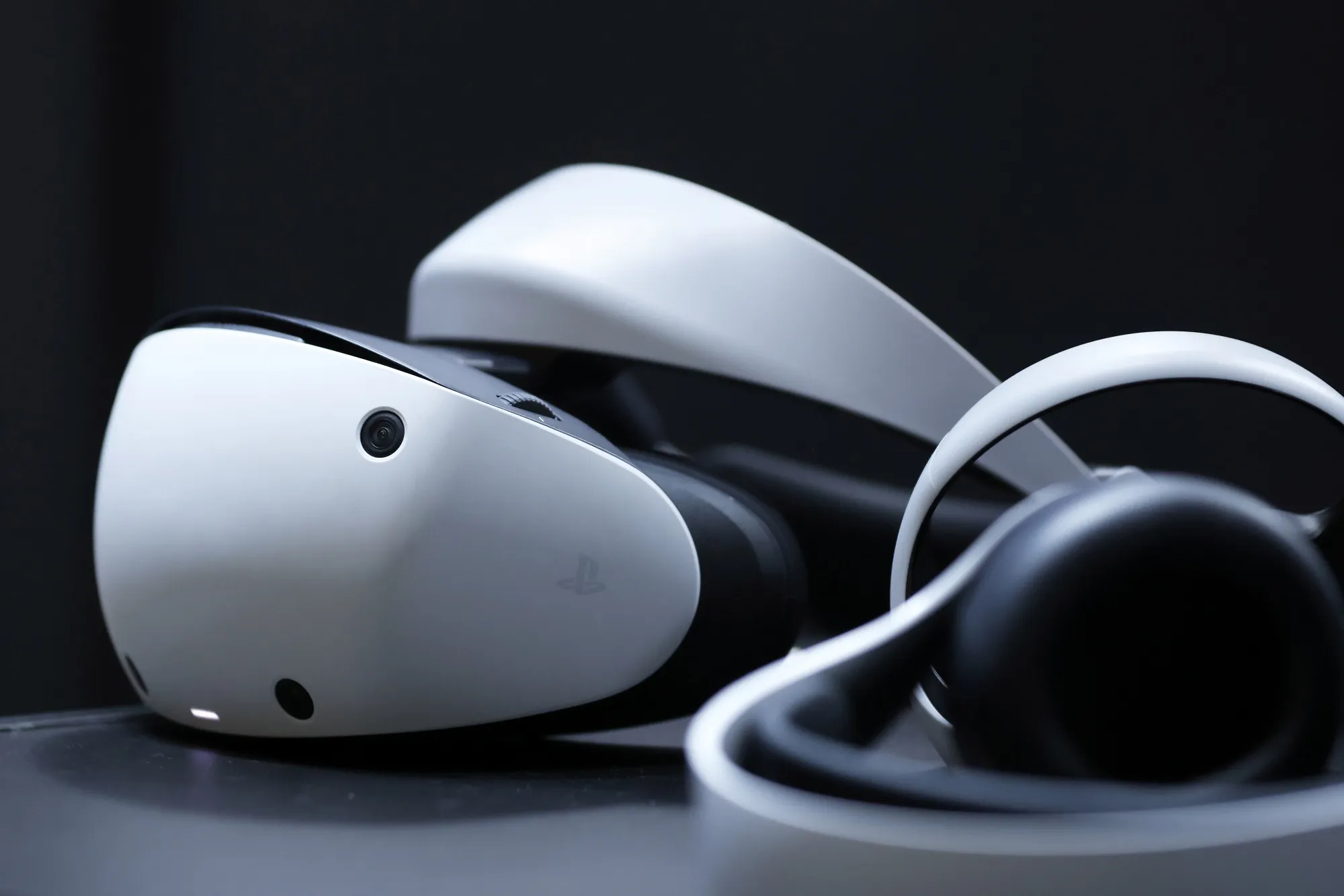 ソニーGが「PSVR2」の生産休止、在庫積み上がる－関係者 - Bloomberg