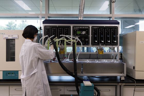 Inside the Lab Striving to Make Korea’s Worst Polluter Net-Zero