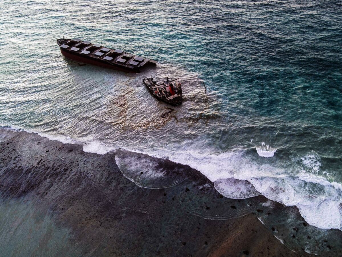 Mauritian Ex-President Demands Shippers Speak Out on Oil Spill - Bloomberg