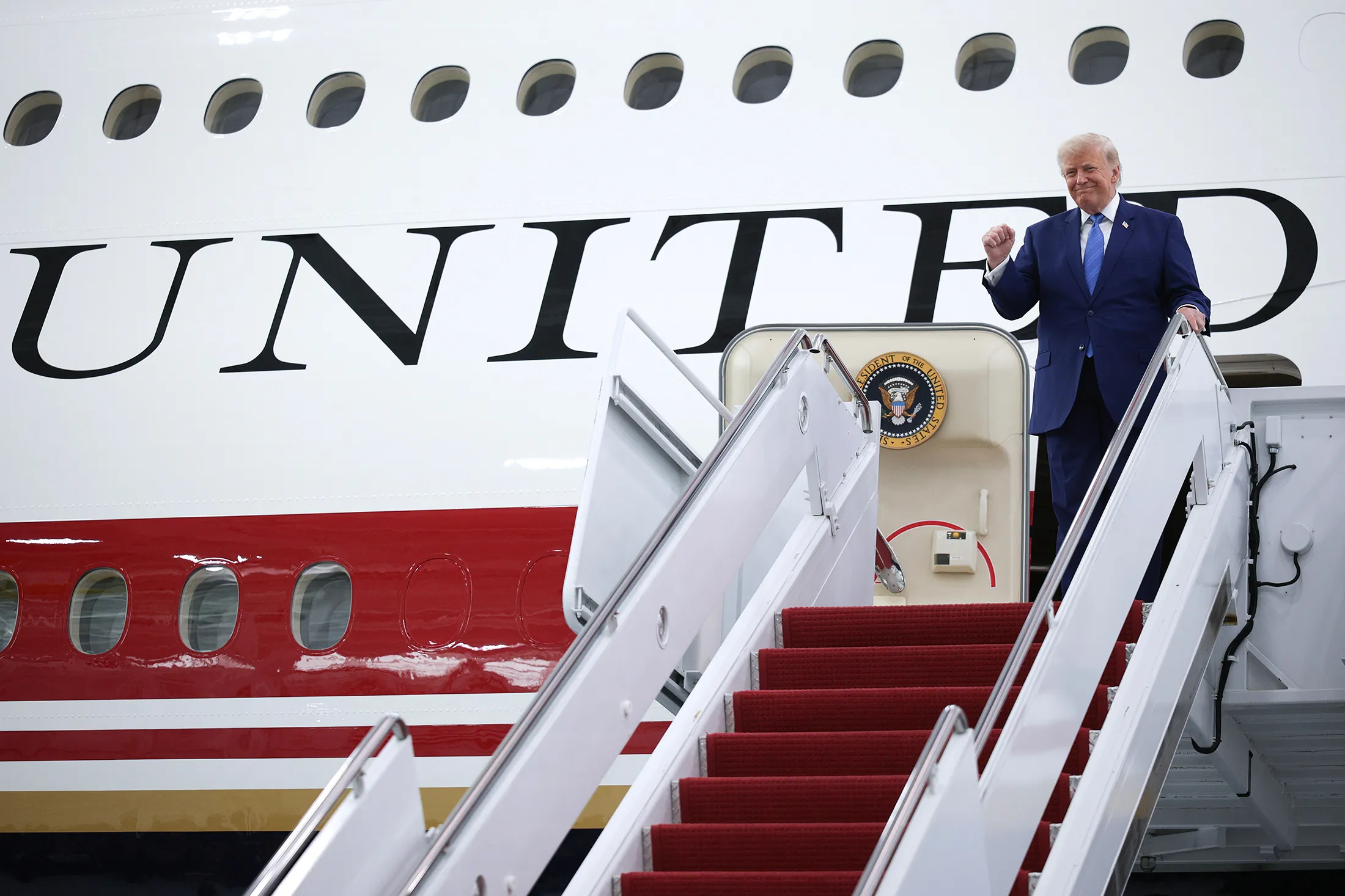 Trump Unveils Qatar-Donated Boeing Jet as Temporary Air Force One  Replacement - Bloomberg