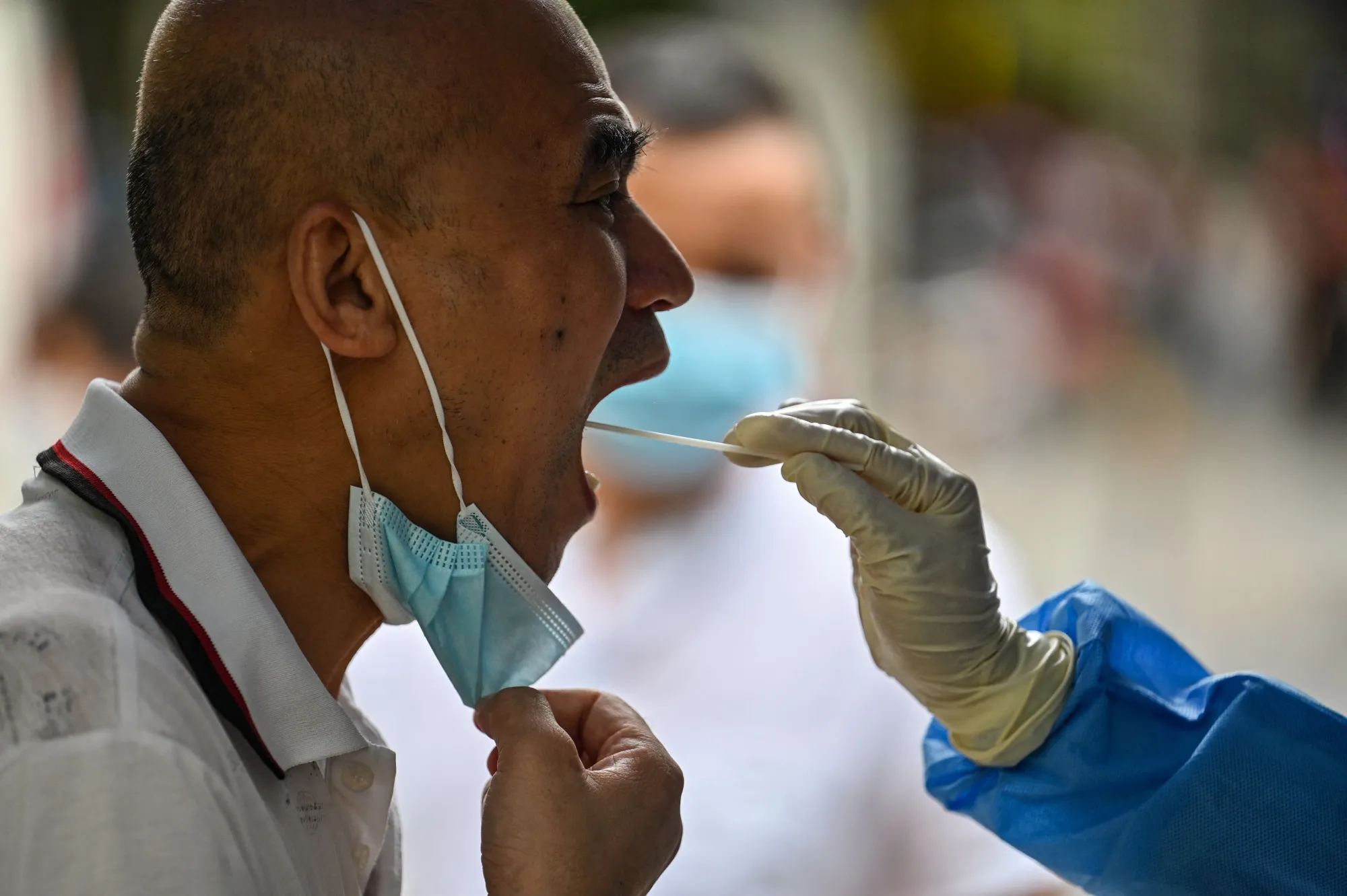 China reported 1,634 local infections for Wednesday, down from a peak of 3,400 a week ago and the fourth straight day of declines.&nbsp;