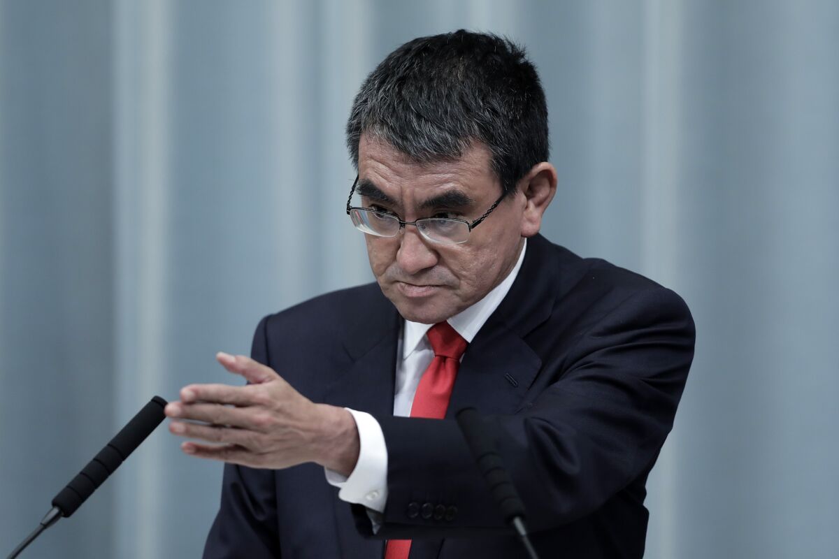 Japan Defense Minister to Enter Race to Succeed Premier Abe - Bloomberg