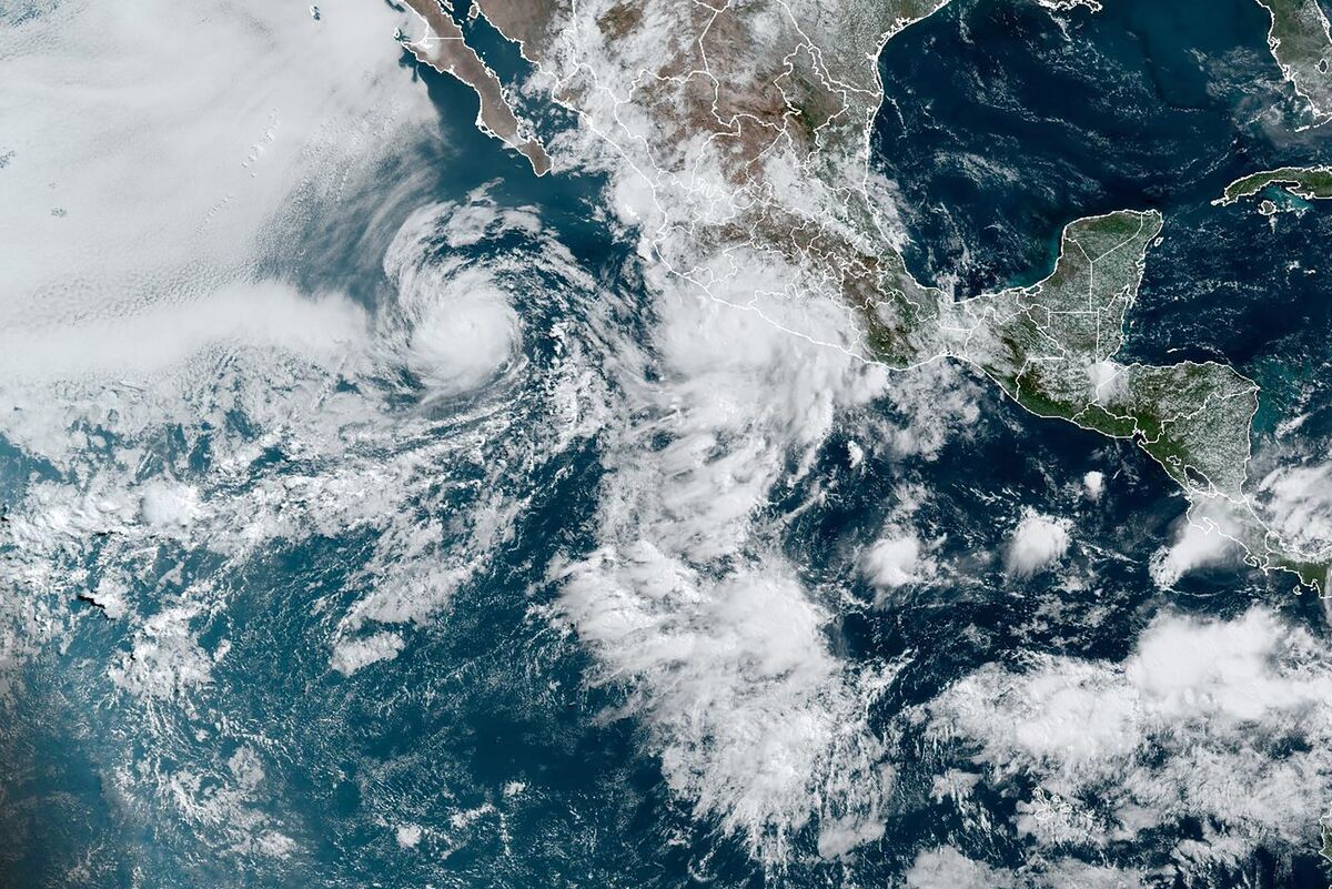 Hurricane Beatriz Path Targets Mexico West Coast Bloomberg