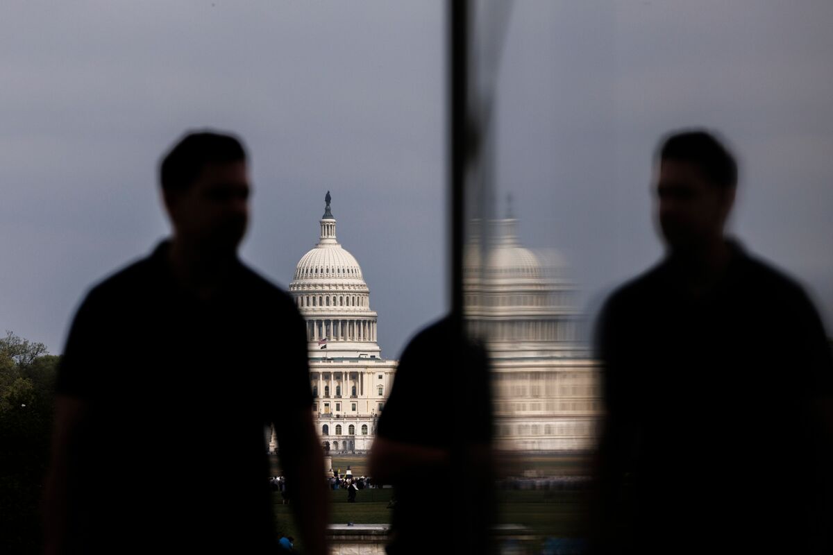 🟪"Repubblicani in Dubbio: Annullare il Piano Prezzi Farmaci di Trump tra Pressioni dell'Industria e Necessità di Accordi Fiscali"