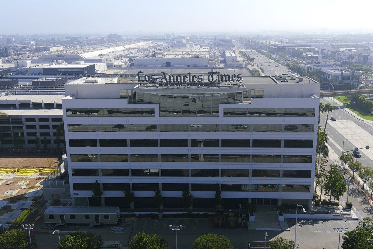 Los Angeles Times Editors Resign Over Endorsement Conflict