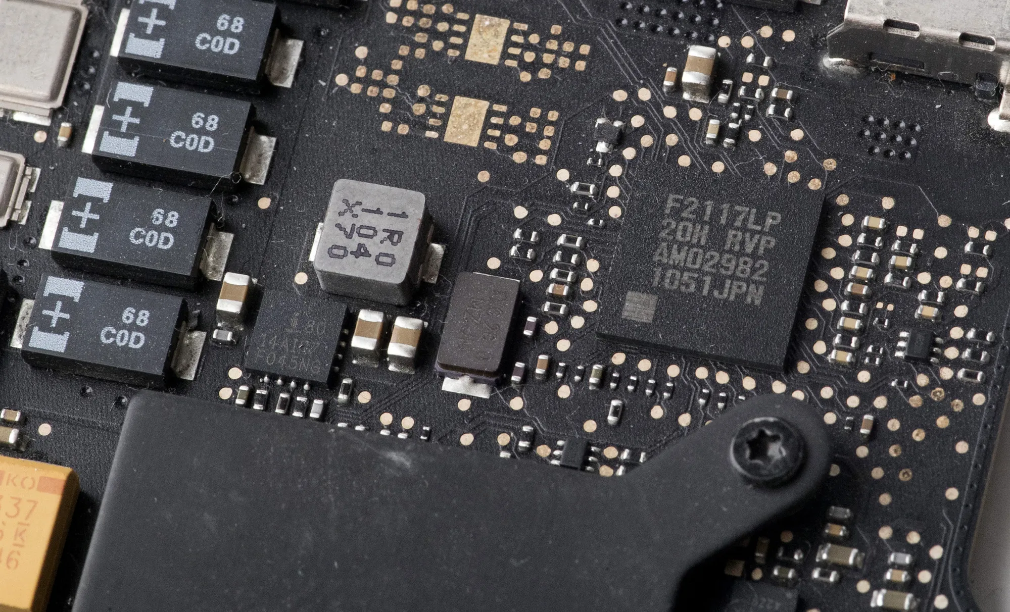 Inside a Macbook Pro Ahead of Apple Inc. Earnings