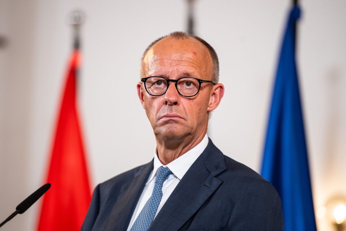 Merz Says He’ll Seek Compromise in Talks to Stabilize Coalition