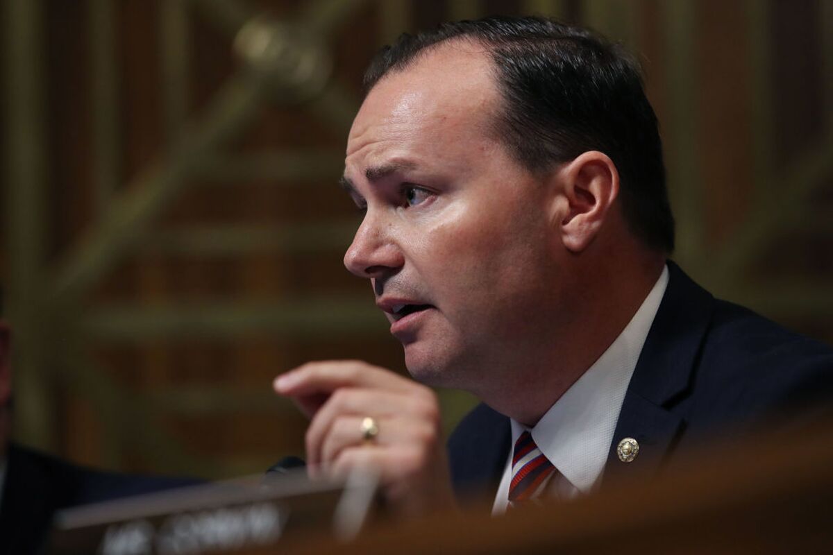 Why Utah Republican Senator Mike Lee Might Vote to Remove Trump - Bloomberg