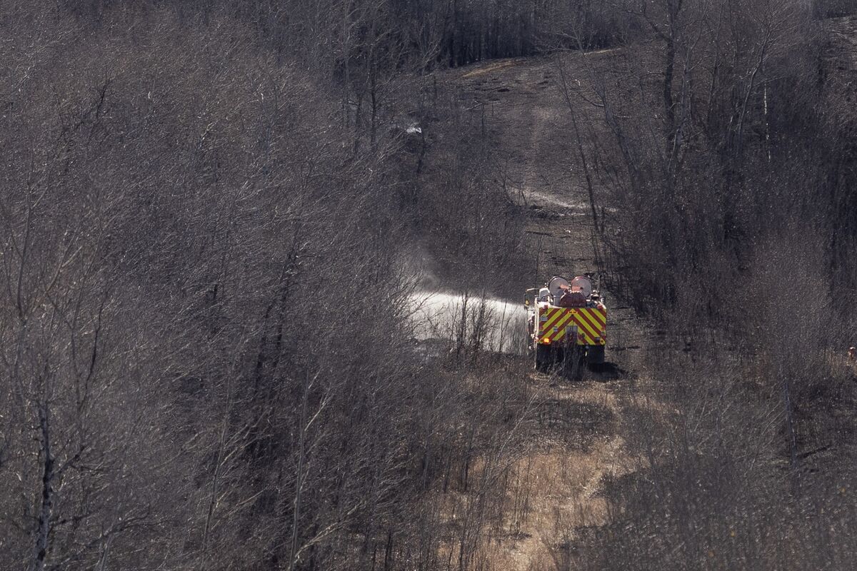 bloomberg.com - Robert Tuttle - Alberta Regulator Seized Gas Wells on Army Base Days Before Fire