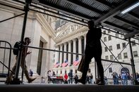 US Stocks Slump As Trump’s Threat To Fire Powell Adds Pressure