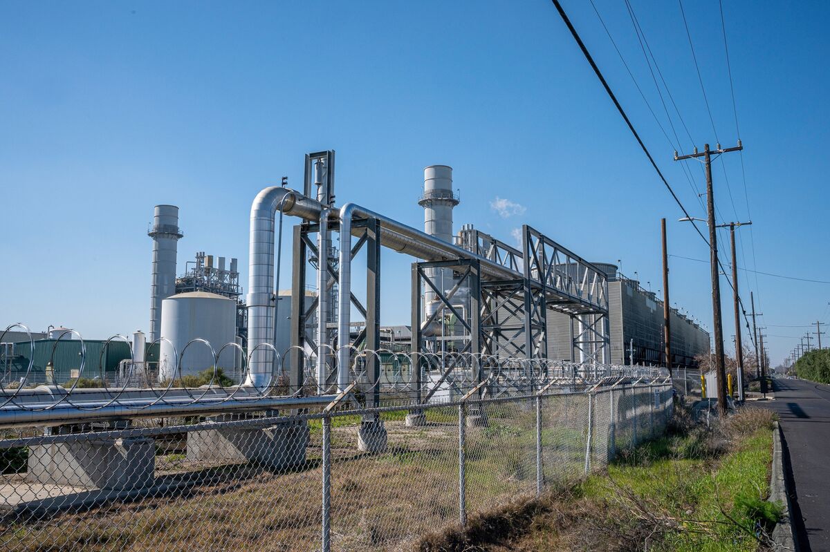 bloomberg.com - Julian Hast - US Natural Gas Extends Losses on Warmer Outlook, Oil Price Drop