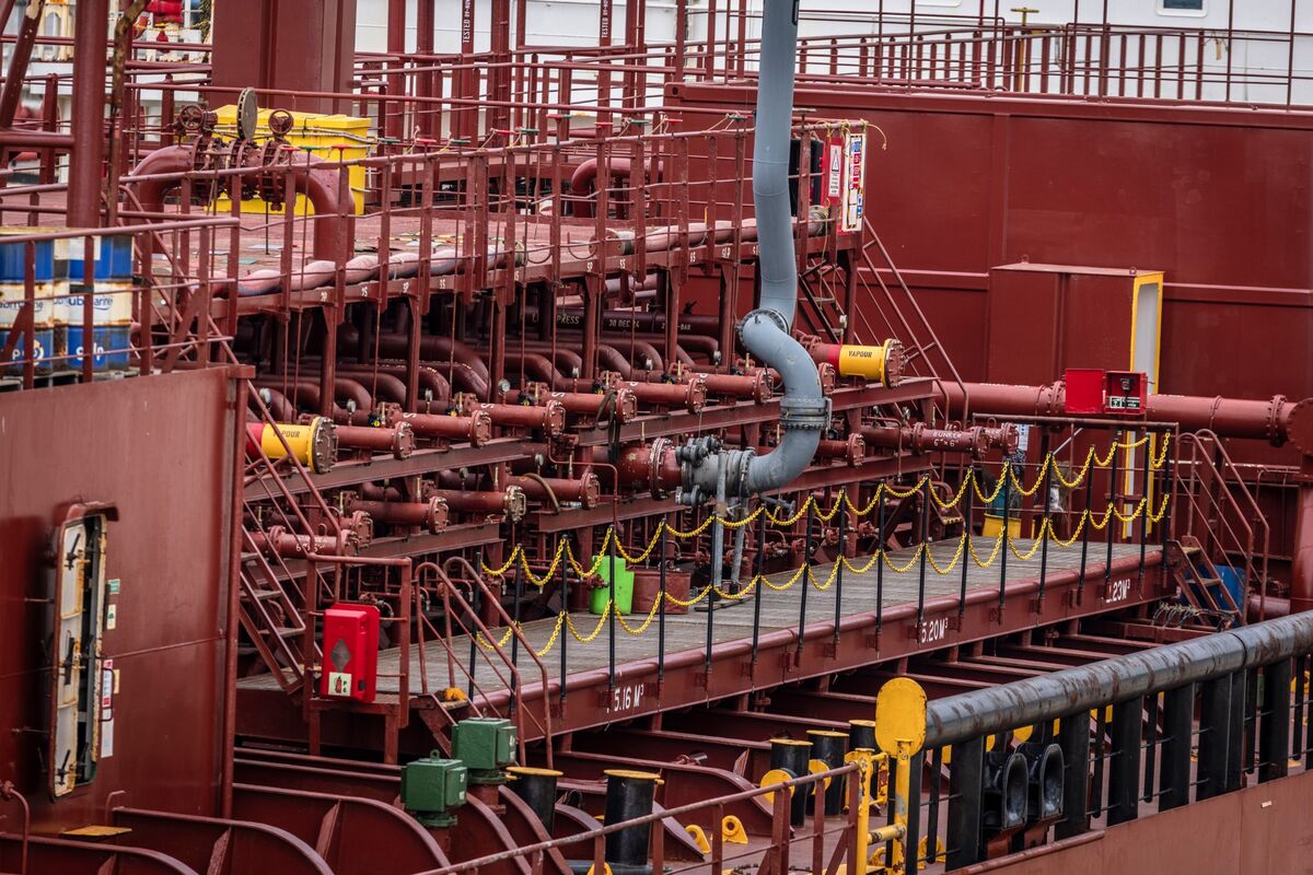 Energy Traders Rethink Supply Chains Amid Sputtering Diplomacy