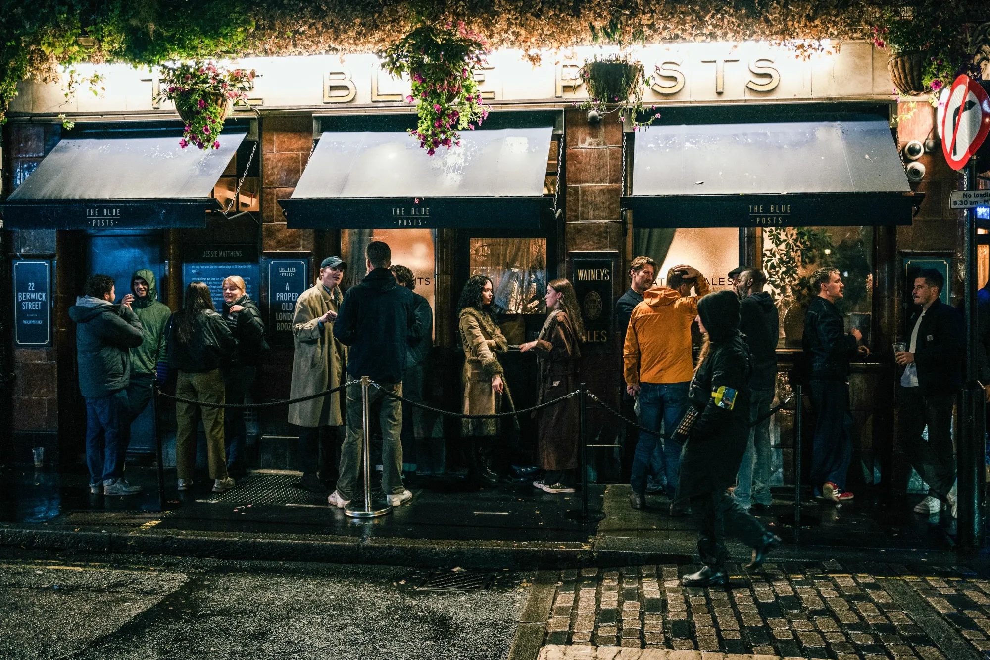 Pub&nbsp;and restaurant prices were up 2% compared to July.