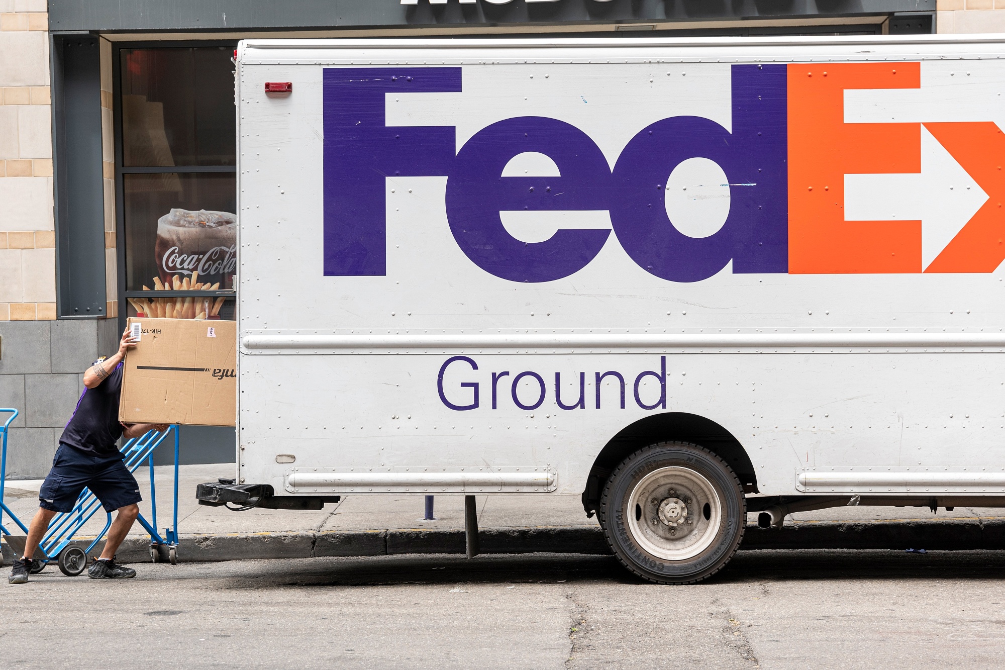 FedEx Jumps After Boosting Forecast as Cost Cuts Take Hold - BNN Bloomberg