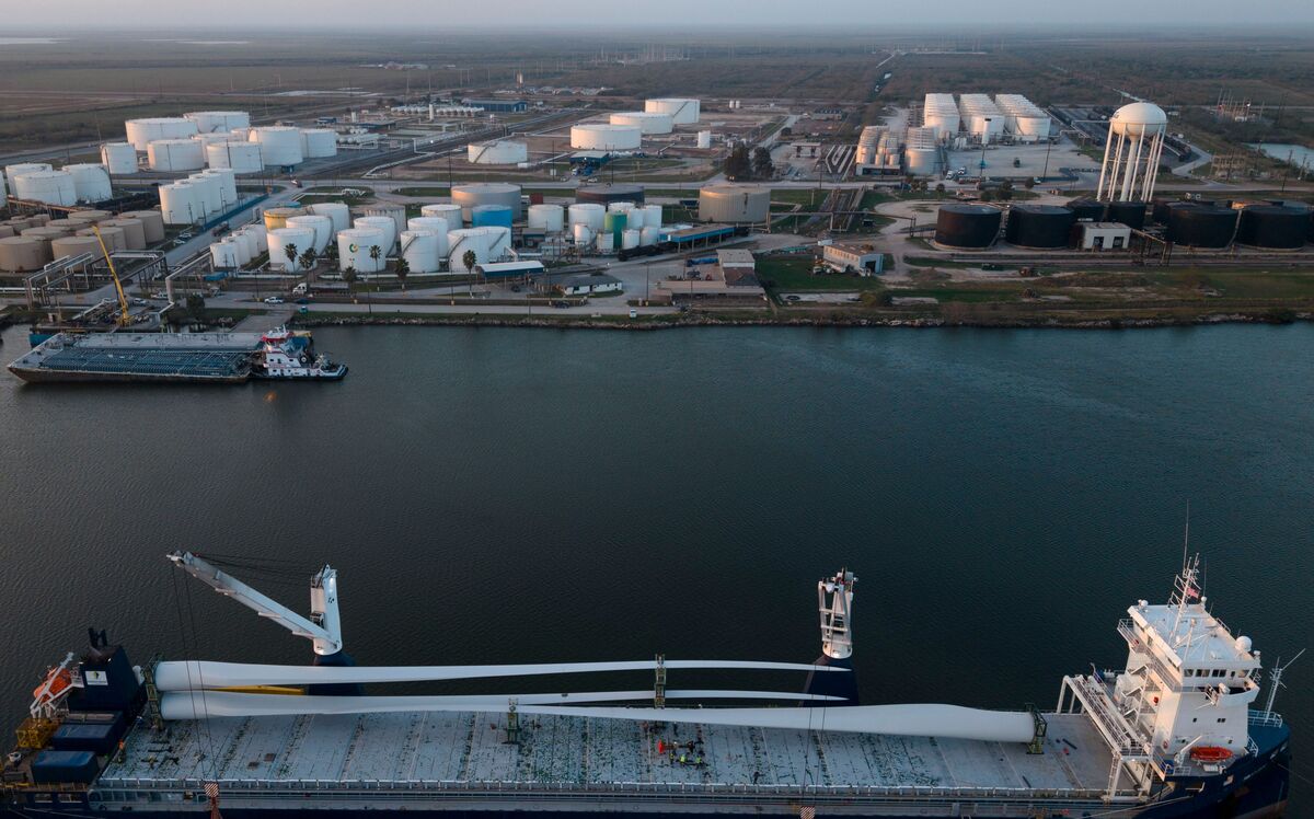 Trump Says US to Get New Oil Refinery With Reliance Backing