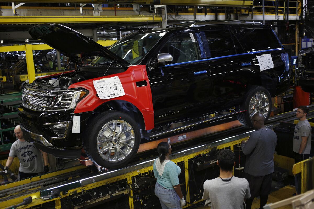 Ford (F) Boosts Output of Biggest SUVs for Second Time in 2 Years ...