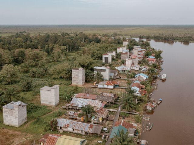 Muara Dua fishing village on the Seruyan River. At the G-20 summit in Brazil in November, Indonesia’s President Prabowo Subianto laid out plans to prosper from future sales of at least half a billion carbon credits.