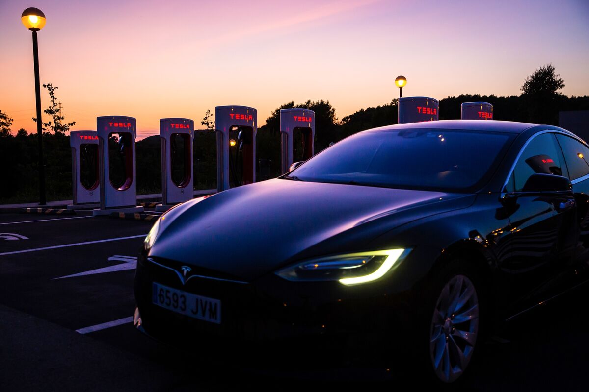 Electric Car Stocks TSLA, WKHS, NIO, NKLA, RIDE, XPEV, FSR Rise on Biden Push Bloomberg