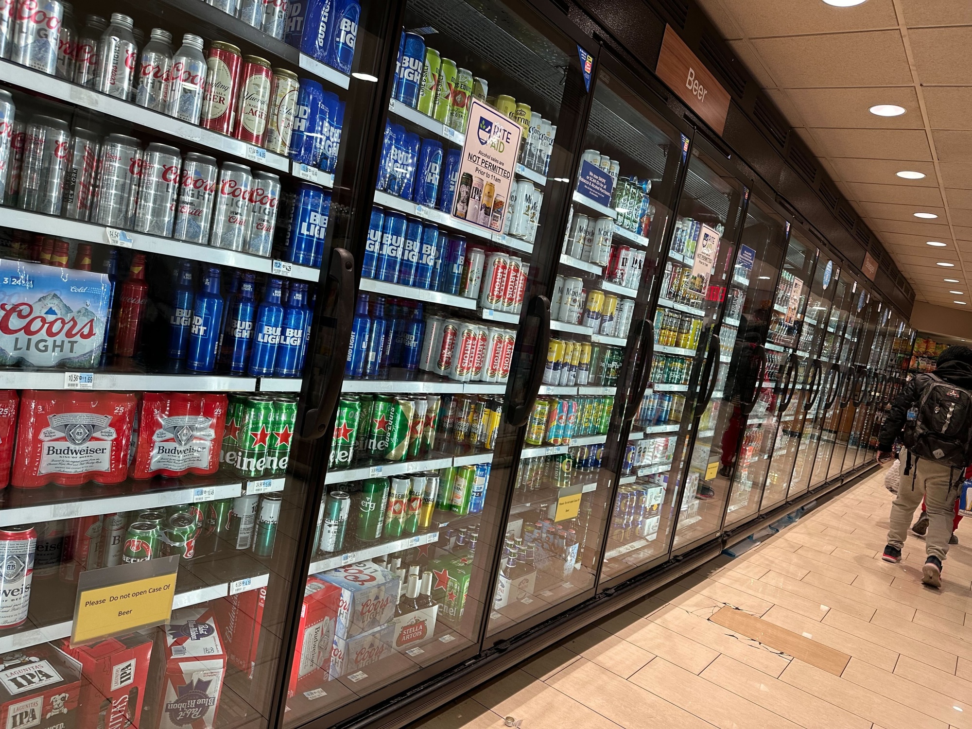 Beer vendor: 'Stop buying beer on the concourse