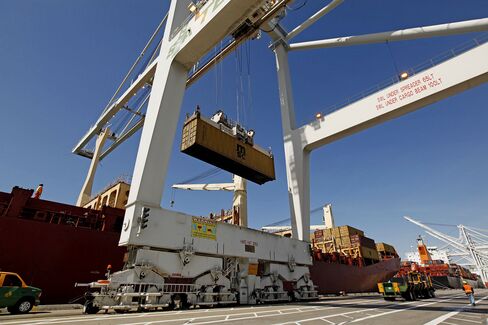 Trade Deficit in U.S. Jumps on Pre-Holiday Surge in Imports