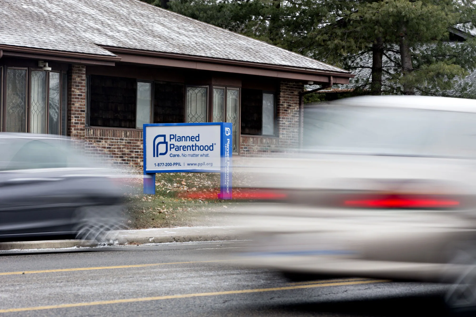 Vehicles drive past a Planned Parenthood office in Peoria, Illinois, U.S., on Friday, Dec. 16, 2016.&nbsp;