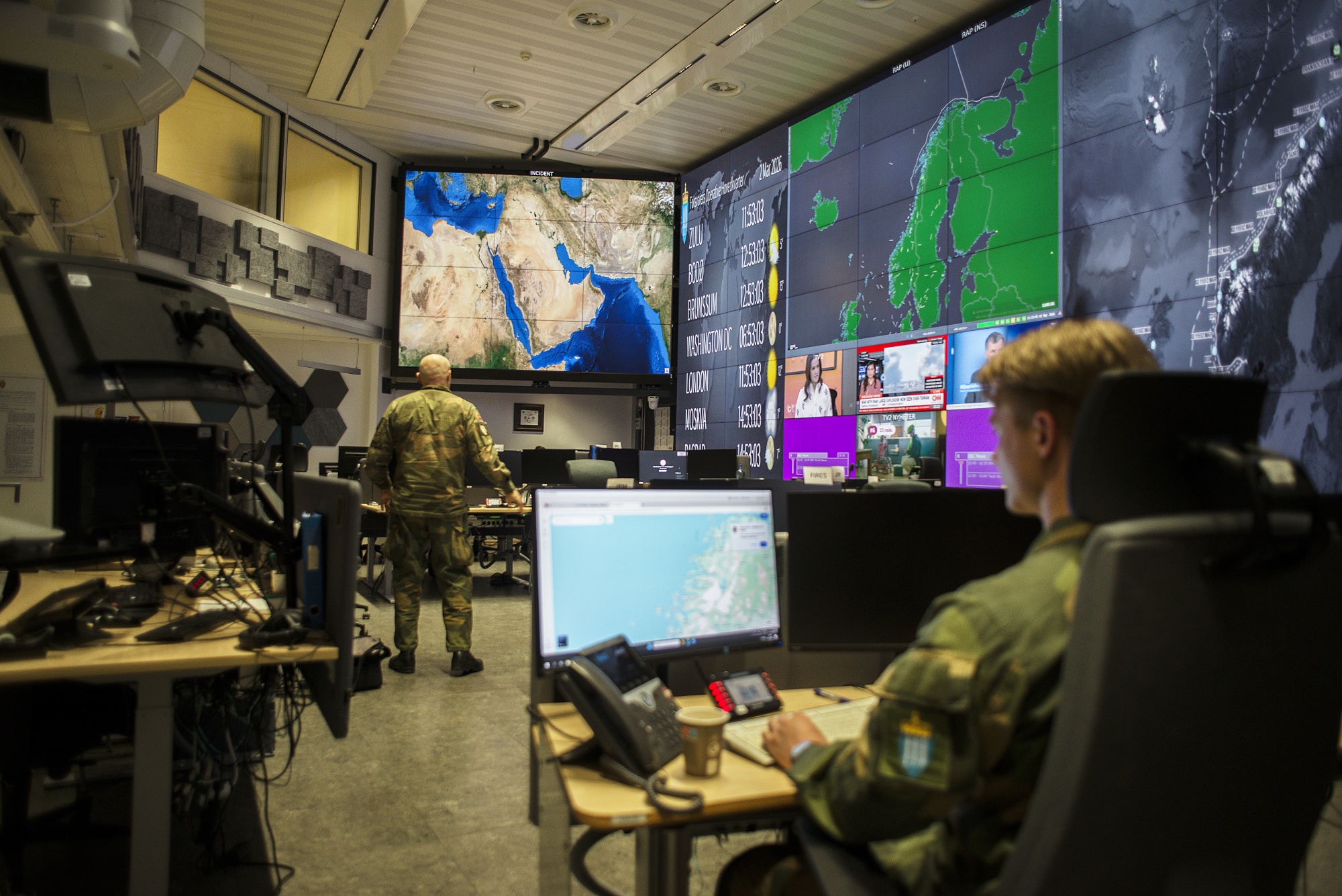 https://www.bloomberg.com/features/2026-russian-arctic-submarines-nato-response/?accessToken=eyJhbGciOiJIUzI1NiIsInR5cCI6IkpXVCJ9.eyJzb3VyY2UiOiJTdWJzY3JpYmVyR2lmdGVkQXJ0aWNsZSIsImlhdCI6MTc3Njc1MzY4NywiZXhwIjoxNzc3MzU4NDg3LCJhcnRpY2xlSWQiOiJURFQ5MEJLR0lGWlAwMCIsImJjb25uZWN0SWQiOiJDOUYyNUU3NzY3RUQ0OUZCOUIwMTIxOUY3QjZGQjc3NCJ9.KovqGWrlvmcib9h5BqyzlX4ETxZVpe5NYi6C-7v3nDk social preview image