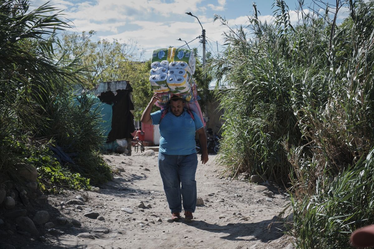 Colombia Venezuela Border Reopening Stalls As Maduro Fears Influx Of   1200x800 