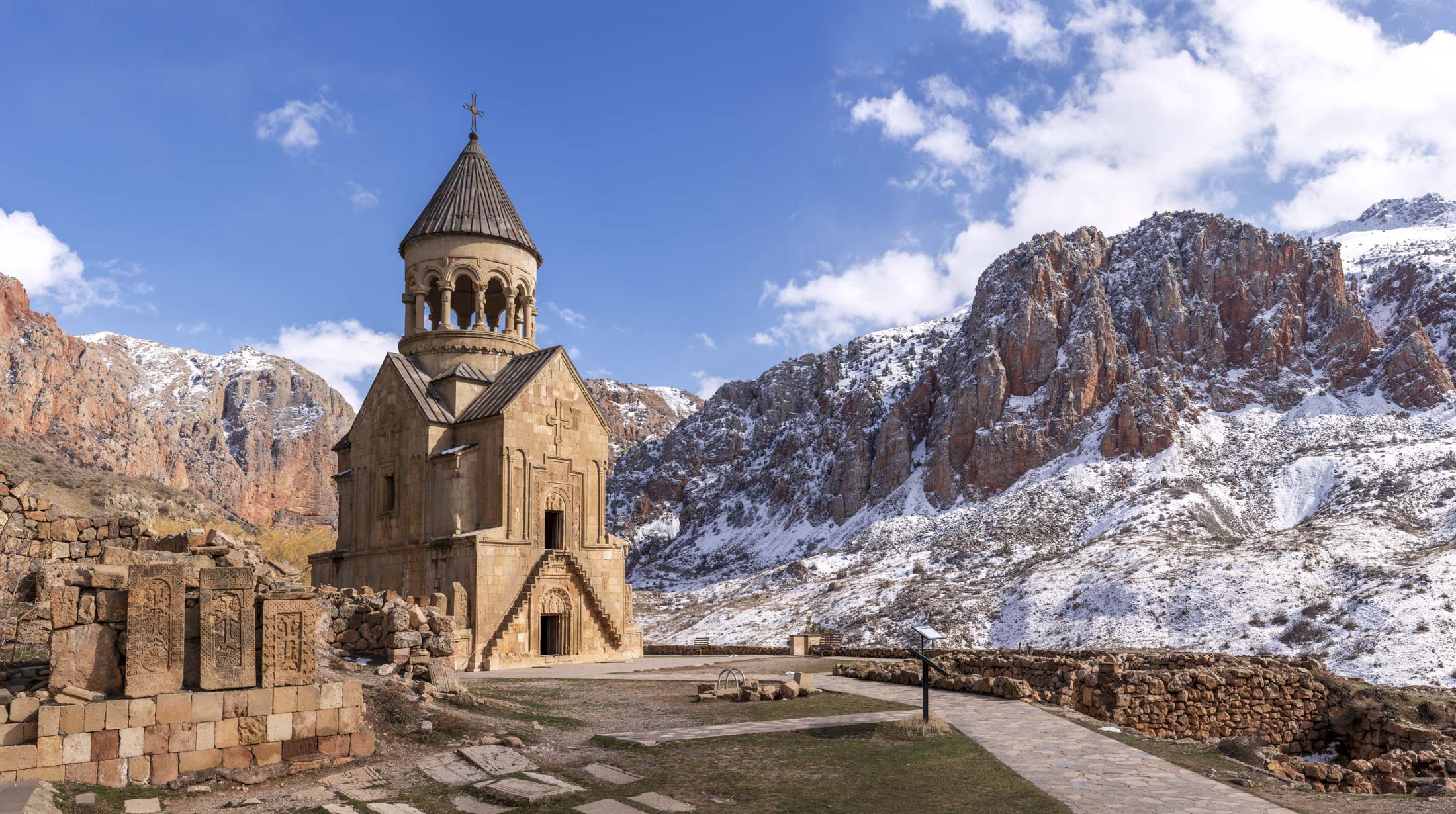 Armenia армения. Монастырь Нораванк Армения. Монастырь Нораванк - Ереван зима. Осень в Армении Нораванк. Нораванк достопримечательности Армении.