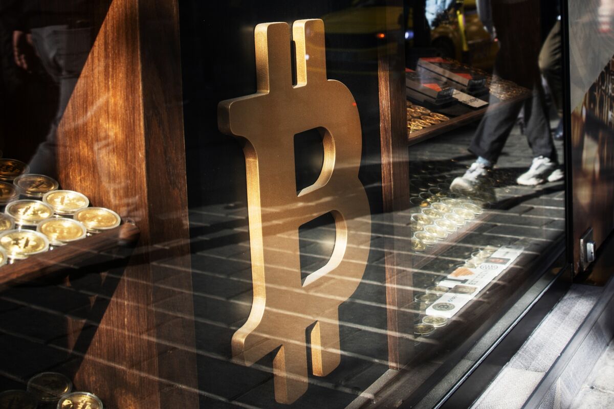U.S. Bitcoin ETFs Lose $5.4 Billion in Five Weeks
