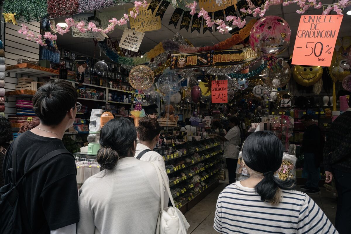 Weak Mexico Growth Seen Cooling Prices, Trade Uncertainty Weighs